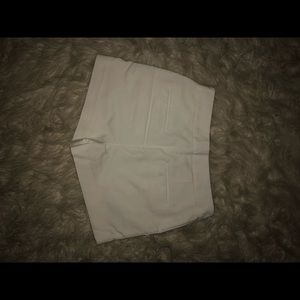Forever 21 high waisted white shorts size (M)